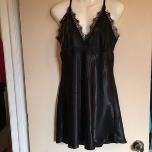 Classic, elegant black satin chemise with pretty rose 🌹 pattern in the fabric